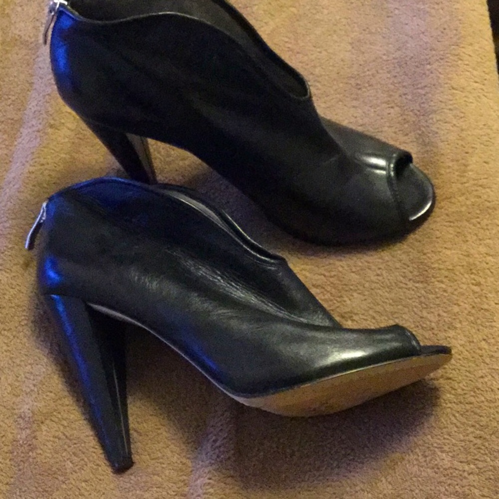 Vince Camuto Black Leather Open-toe Booties